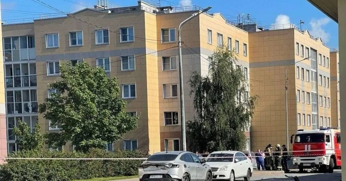 місце вибуху автомобіля у петербурзі