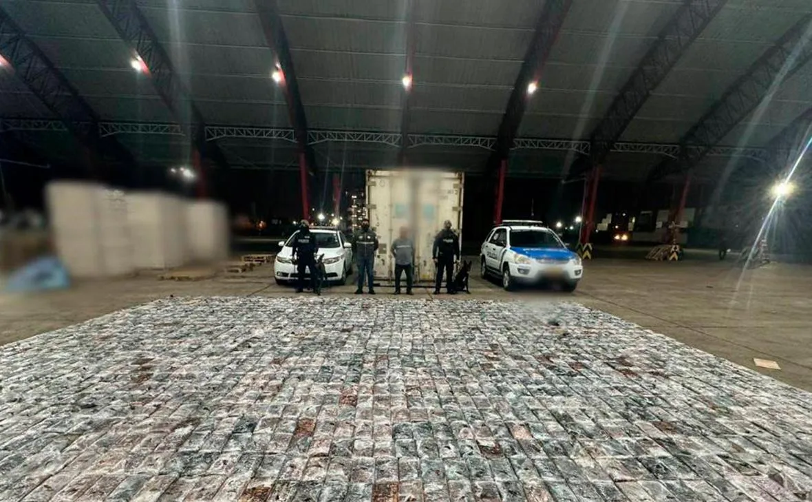 Вилучені пакунки кокаїну в порту Еквадору