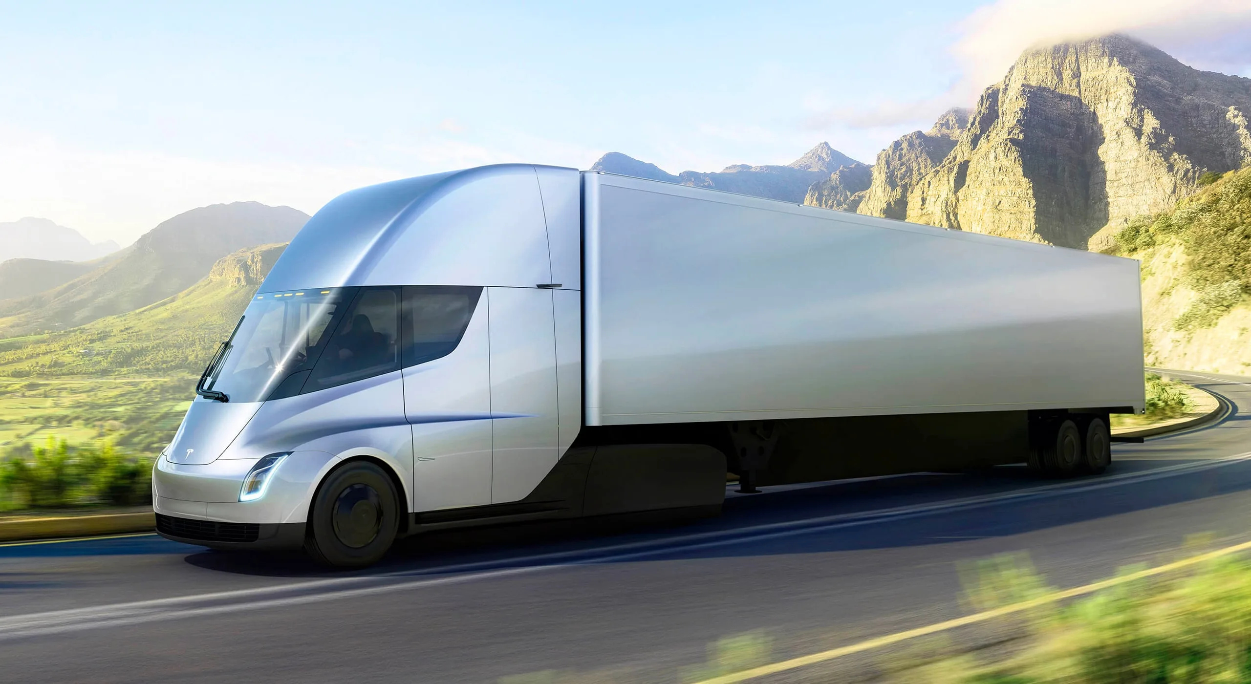Електрична вантажівка Tesla Semi біля заводу компанії в Неваді