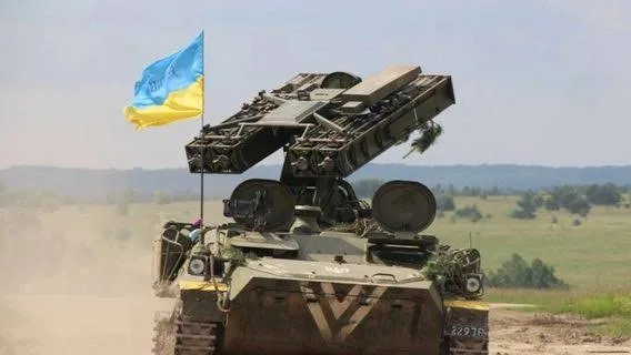 Український дрон-перехоплювач наближається до російського безпілотника