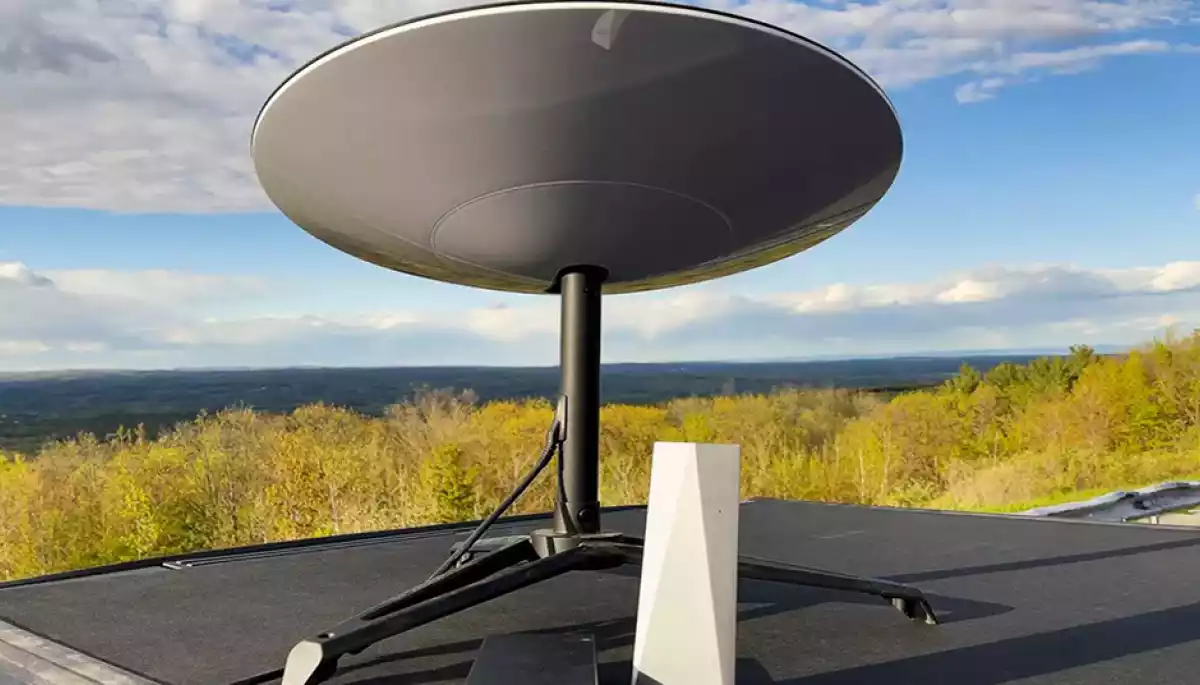 Супутниковий термінал Starlink на українській військовій позиції