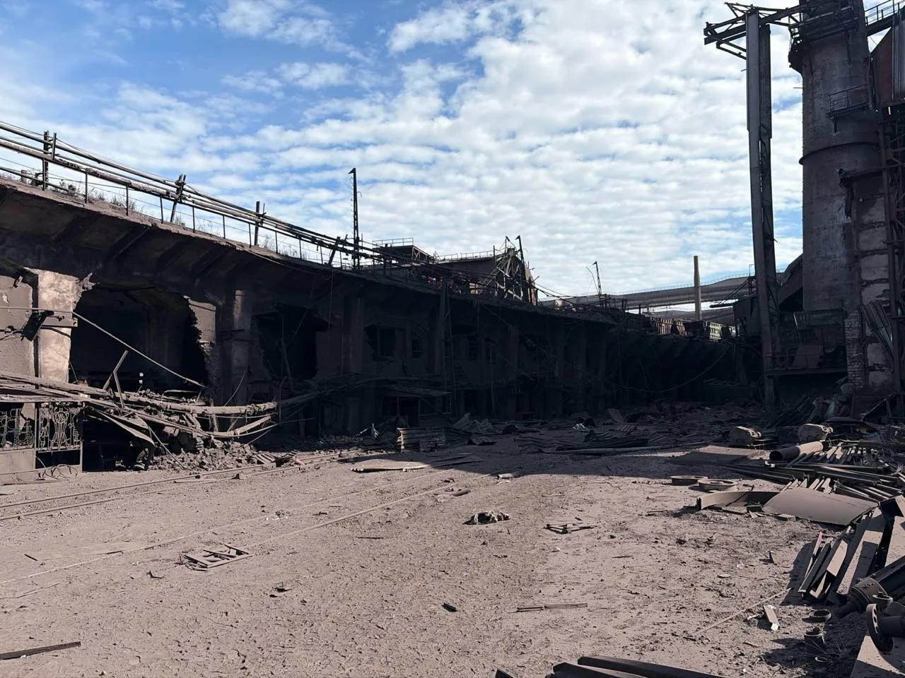 Промисловий комбінат «Каметсталь» у Кам’янському після російської ракетної атаки