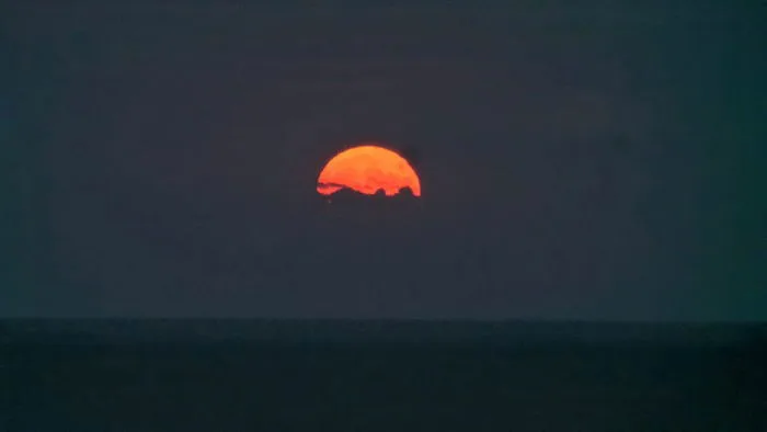 Місяць, перигей, космос