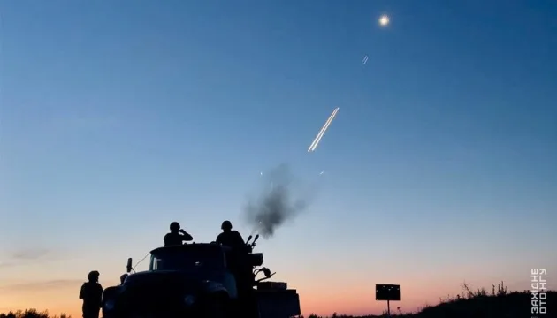 Зруйнований житловий будинок у Прилуках після російського ракетного удару
