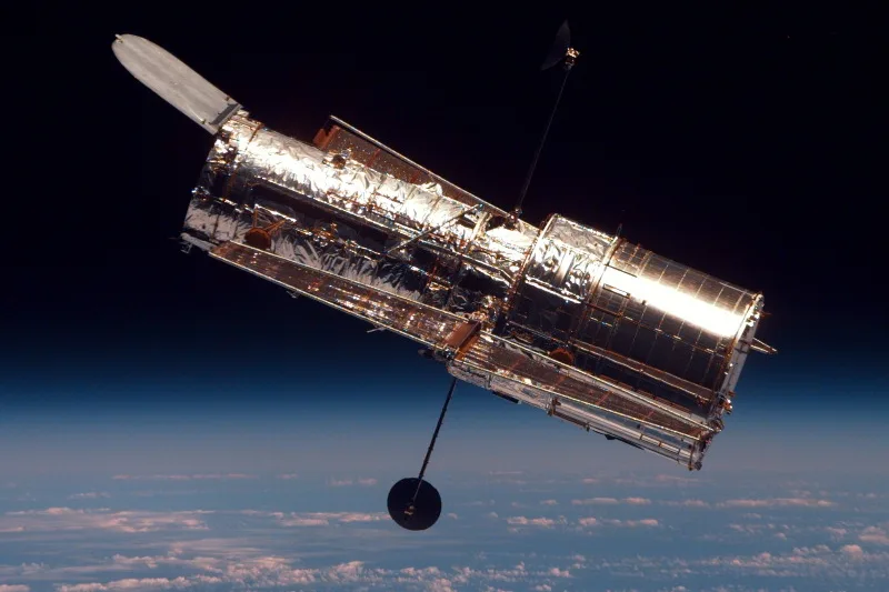 Hubble 200 тисяч обертів, Hubble, наднова, NASA, гравітаційне лінзування