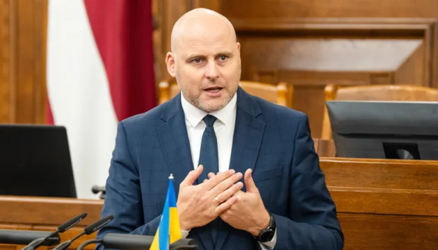 Партія премʼєра Латвії виграла вибори з 36,6% голосів, але їй потрібні партнери для коаліції